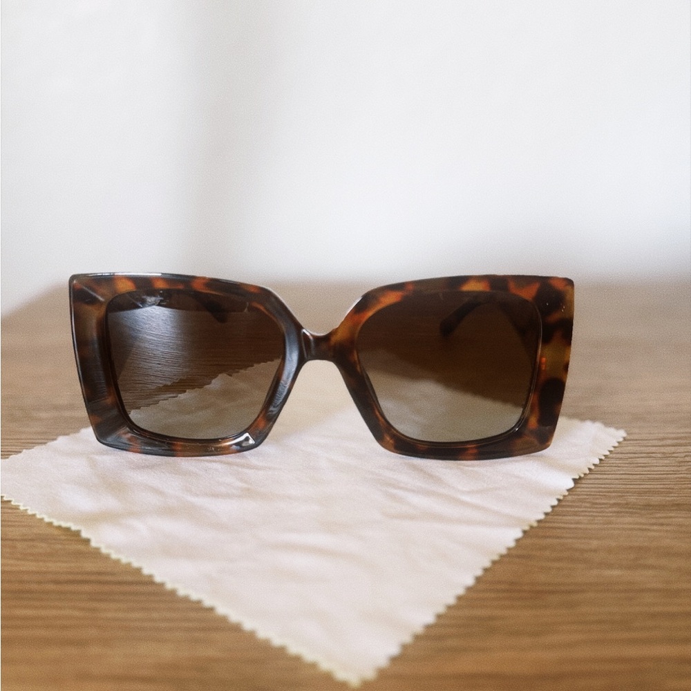 Tortoise Shell Square Sunglasses